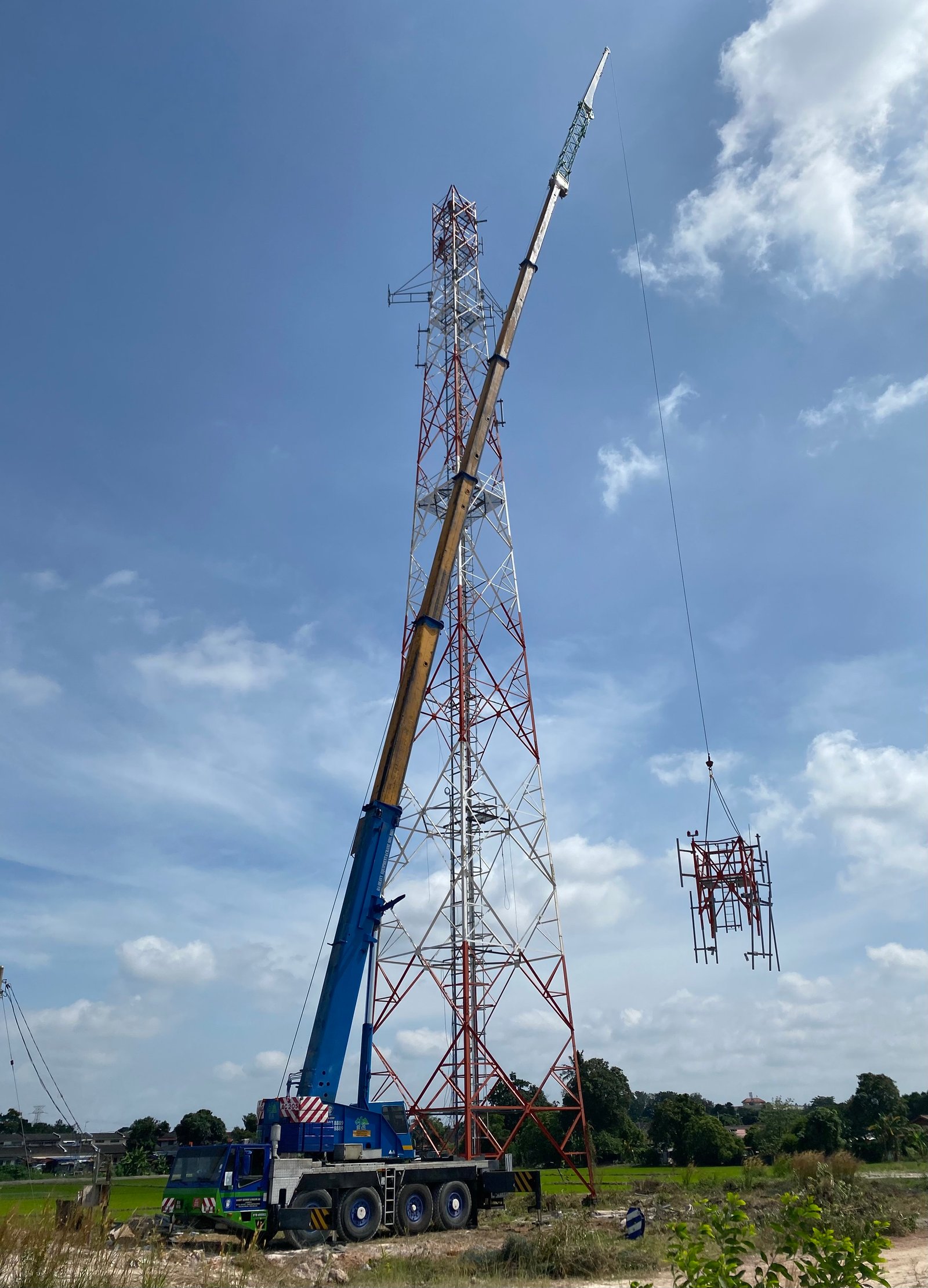 Job Supply Crane 80 Ton & 25 Ton with Fly Jib 64.3m Dismatled Tower Communications & Repair Access Road